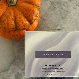 Fenty Beauty Instant Reset Gel-Cream - White